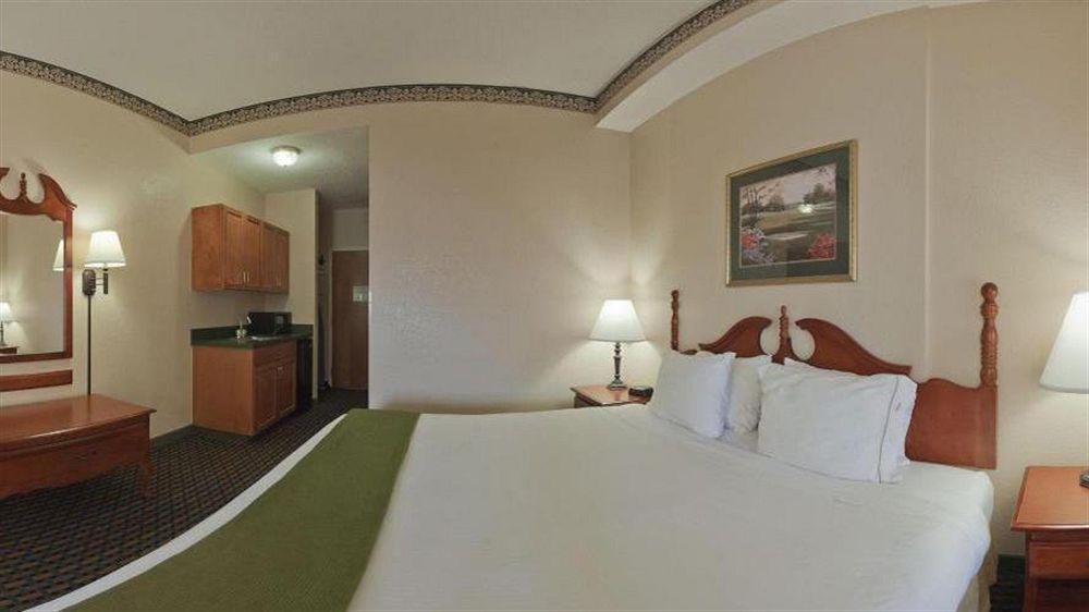 Holiday Inn Express Hotel & Suites Sanford By Ihg Exterior foto